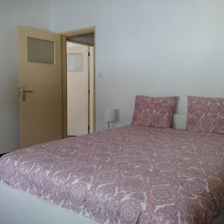 Simoes De Castro Flat