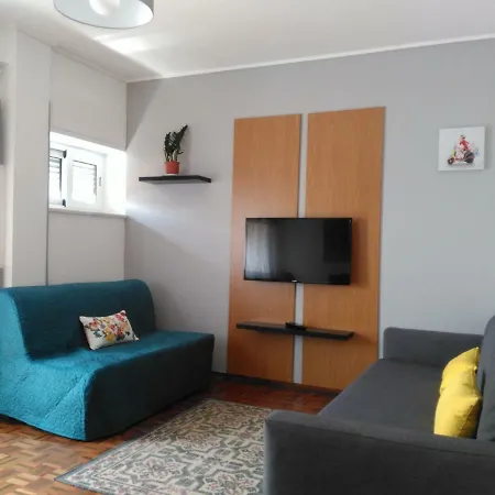Simoes De Castro Flat