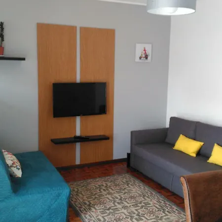 Simoes De Castro Flat *
